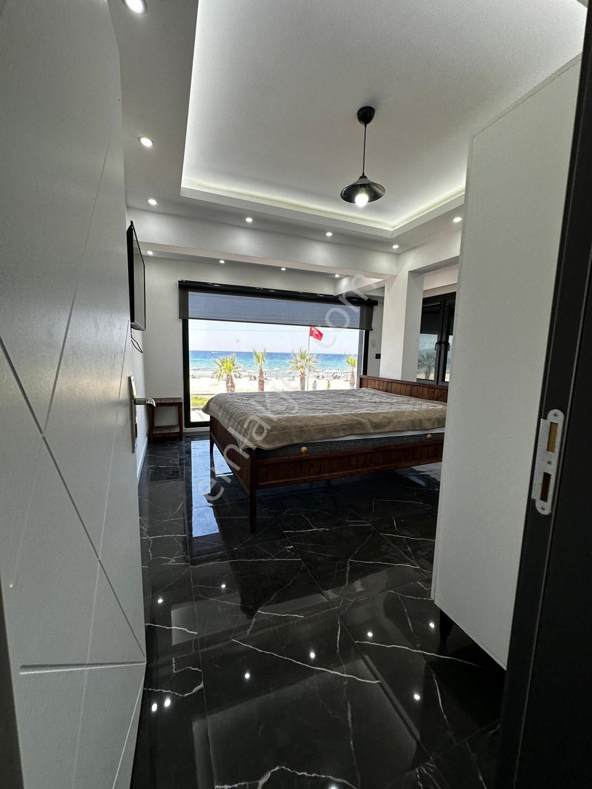 Kuşadası Davutlar Denize Sıfır 5+1 Yazlık - Görsel 27