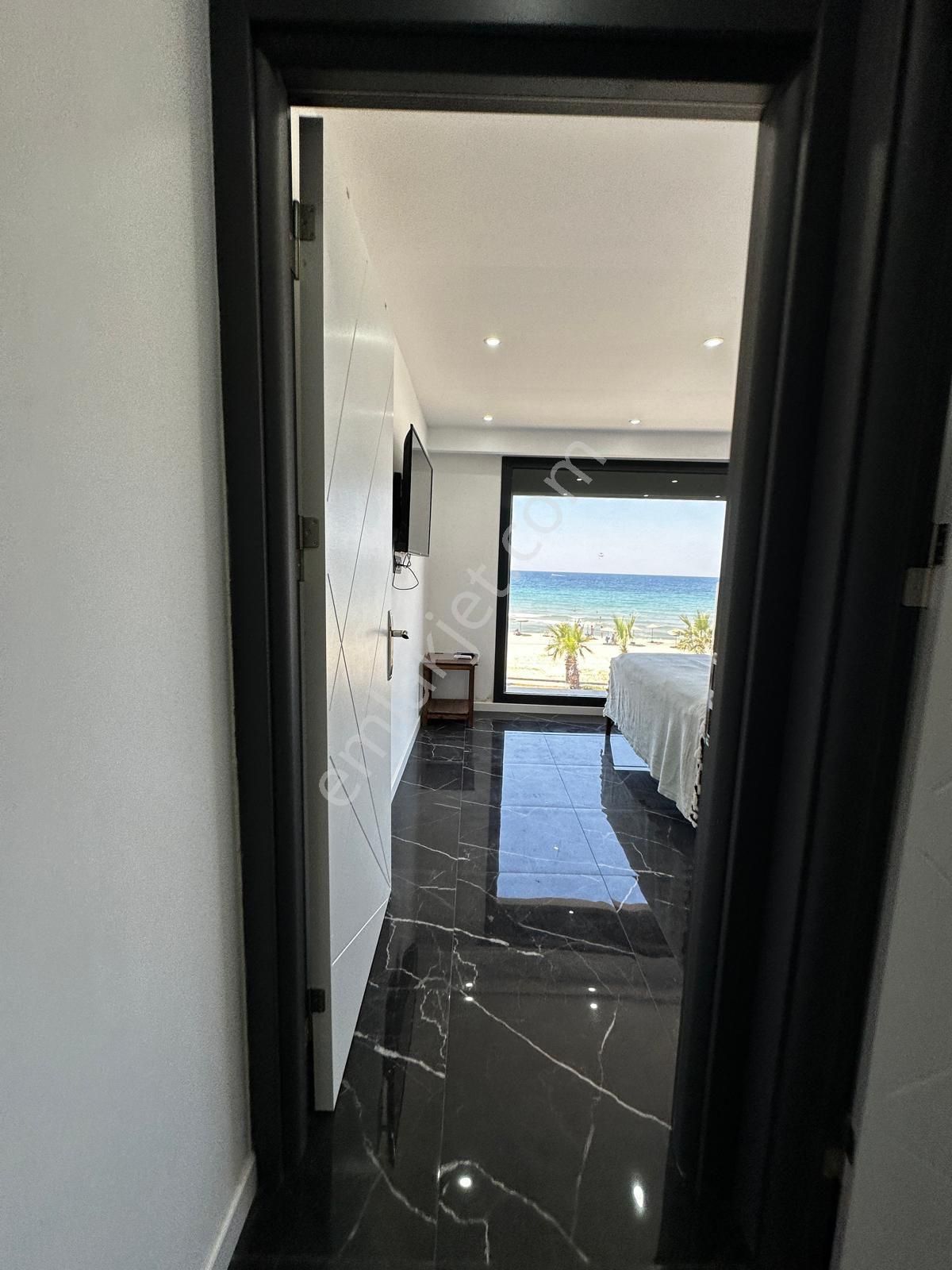 Kuşadası Davutlar Denize Sıfır 5+1 Yazlık - Görsel 23