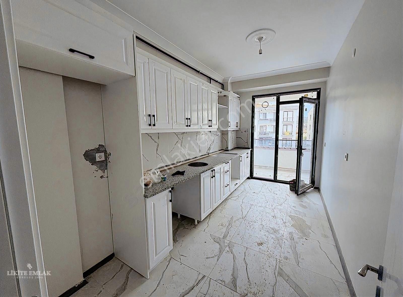 Likite Emlak'tan Cumhuriyette Merkezde 2+1 Kiralık