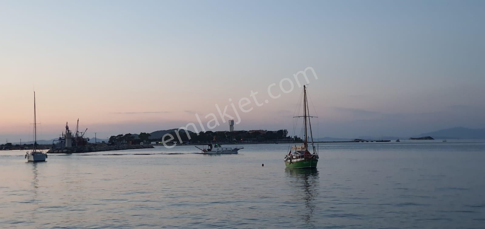 Urla Çeşmealtı Sezonluk Yazlık Kiralık 1+1 Denize 50m