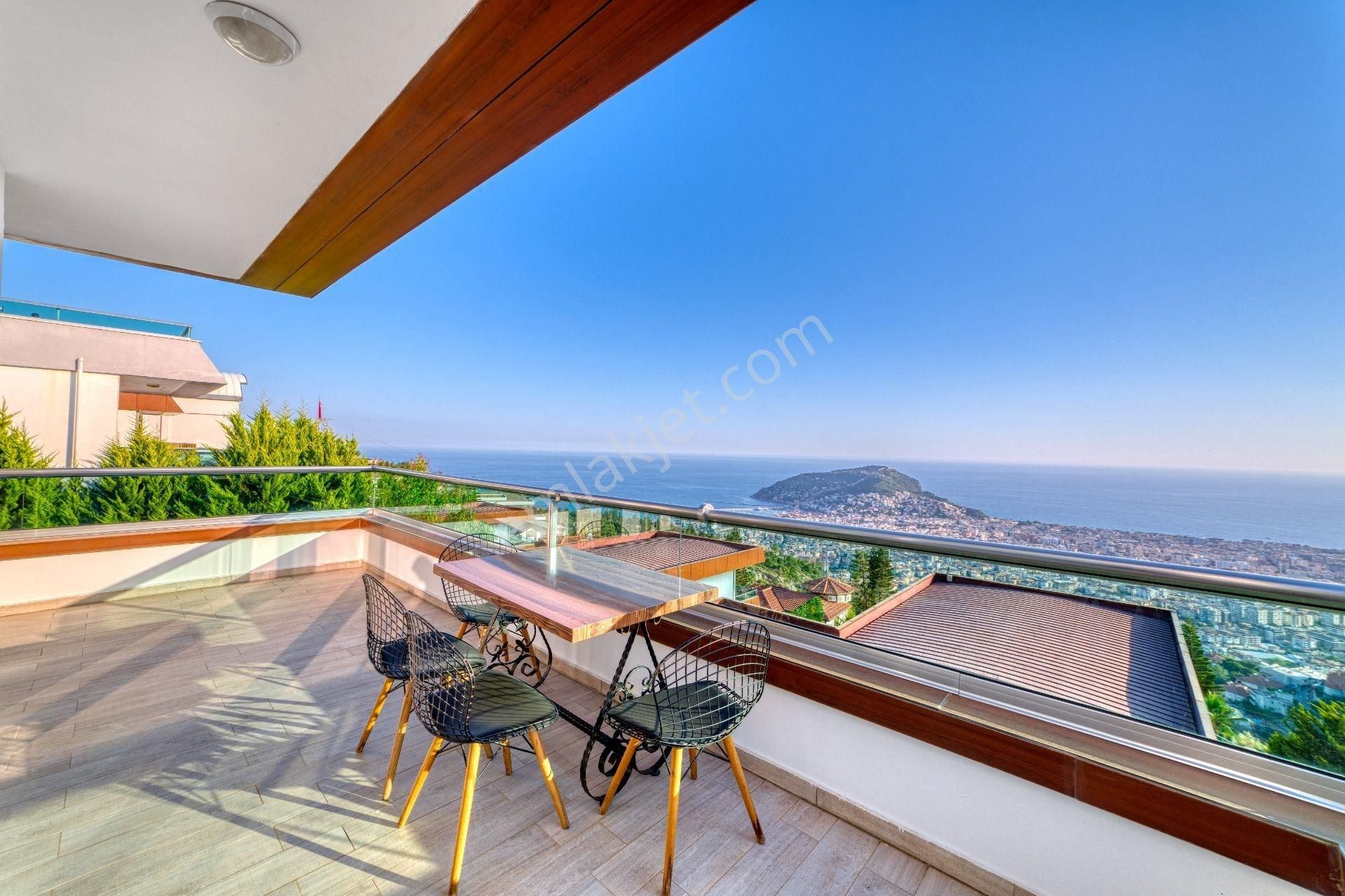 Alanya / Bektaş’ta Panoramik Manzaralı Lüks 5+1 Müstakil Villa