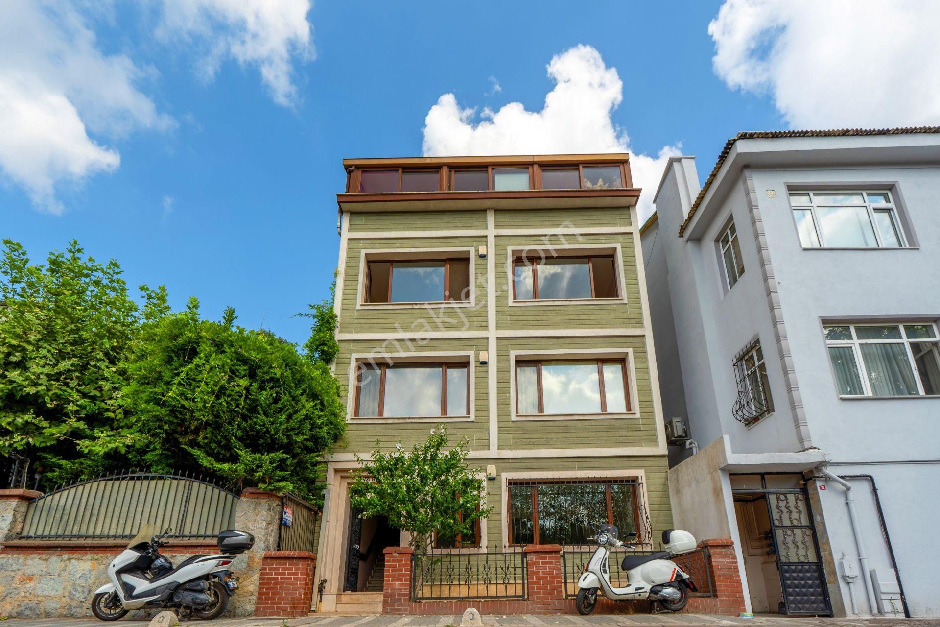 Beylerbeyi 'nde Bahçe Kullanımlı 2+1 Kiralık Daire