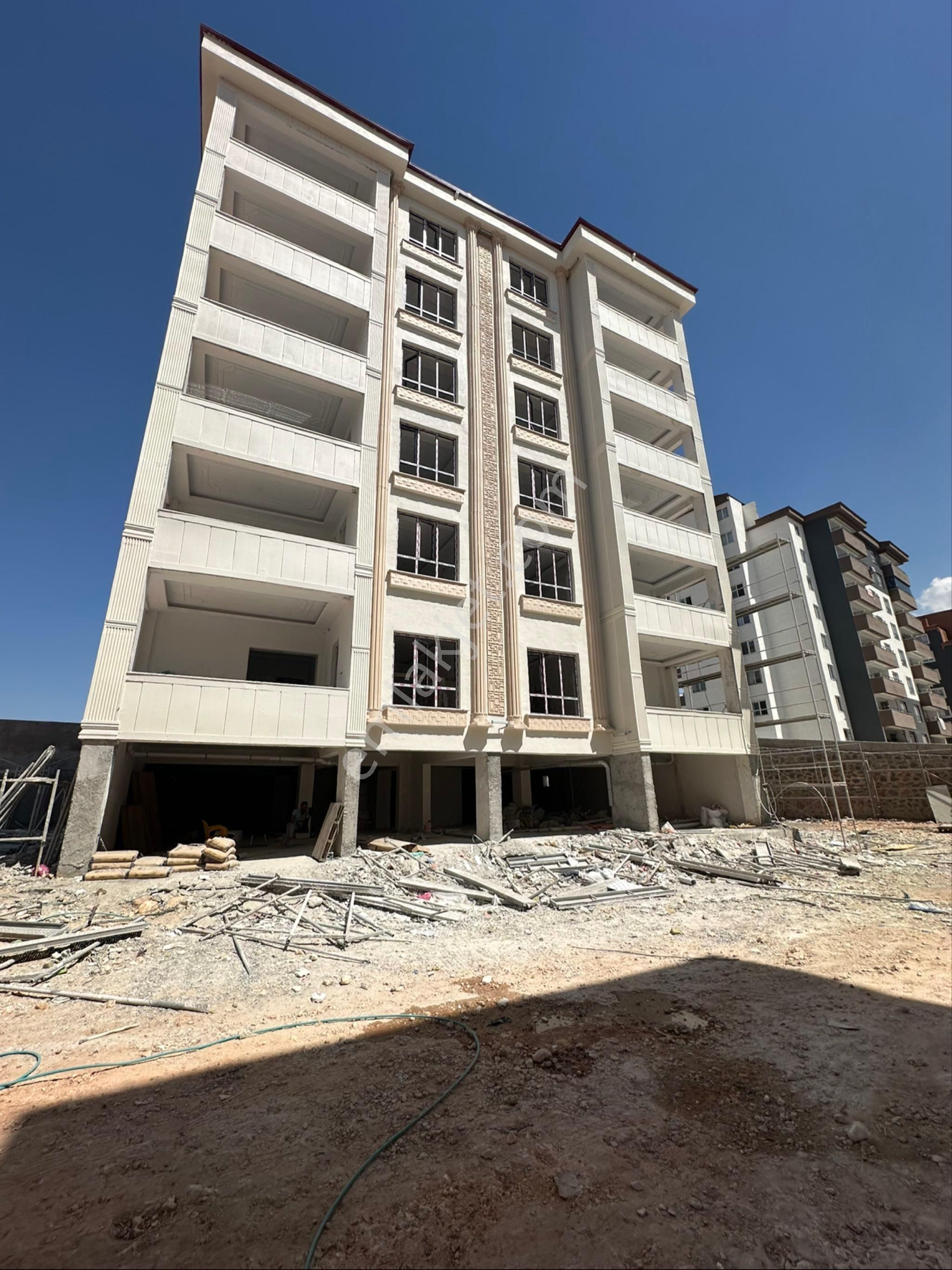 Kareden Cüneyt (humanız) Mahallesi Sıfır Lüks 2+1 Daıre