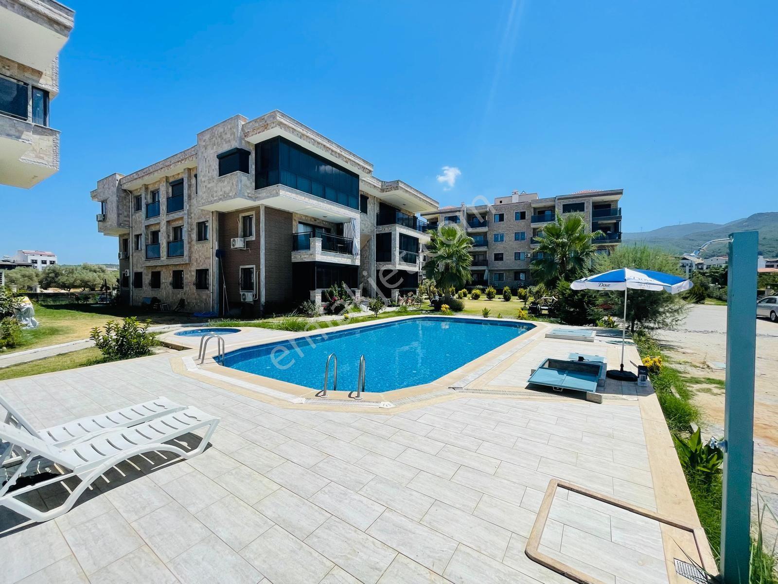 Davutlar Milli Park’a Yakın Elit Güvenlikli Havuzlu Otoparklı Sitede 2+1 90m2 Arakat Daireler