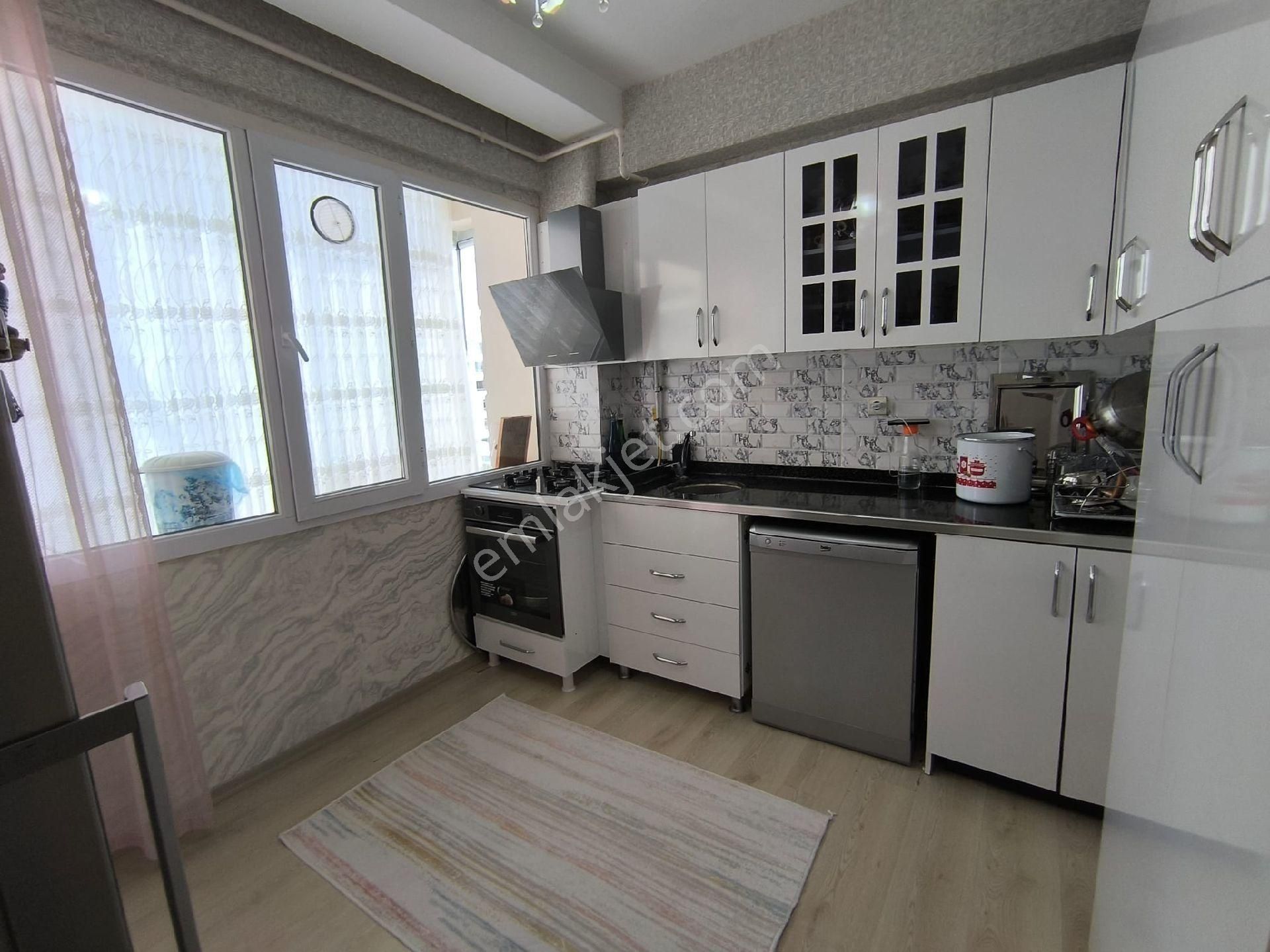 Bağcılar Ahmet Kaya Caddesi'nde 3+1 Satılık Daire