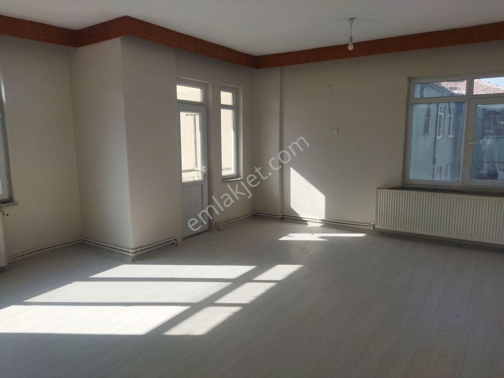 Onur Emlak. Satılık Daire 3+1 Doğal Gazlı Daire Sivas Cad.