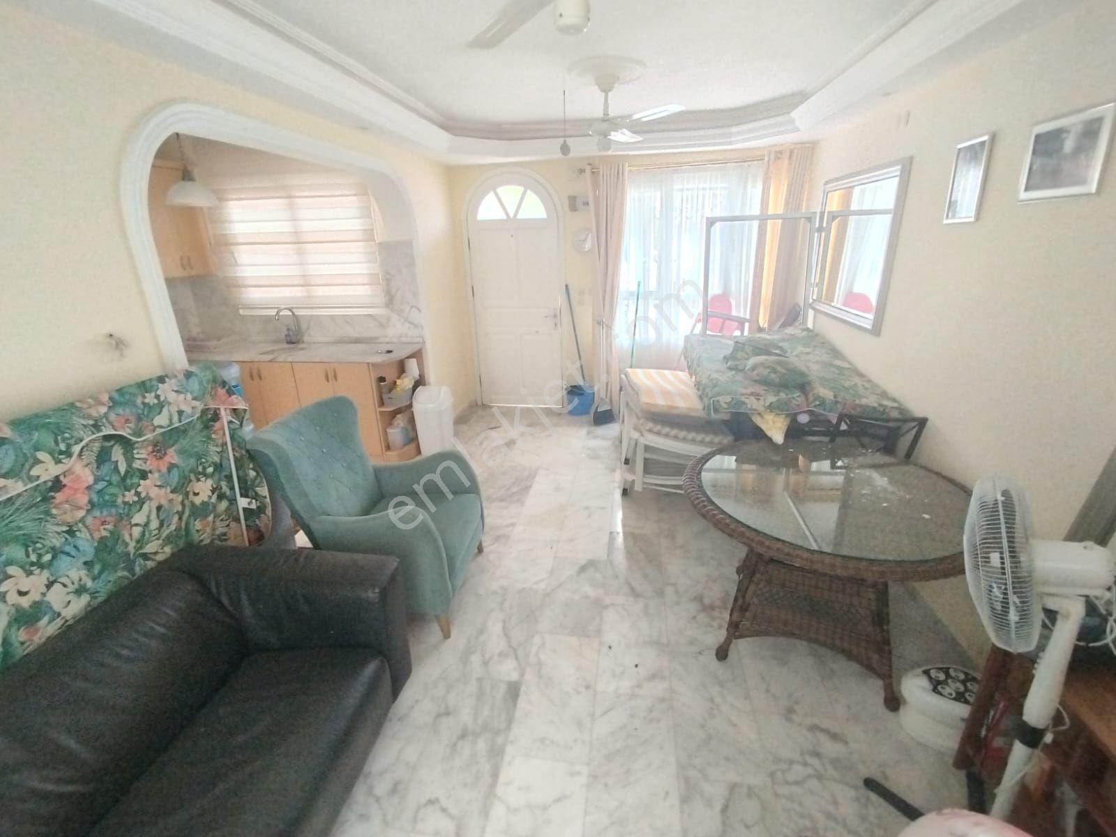 Kuşadası Davutlar Sahil Sitelerinde 4+1 120m2 Eşyalı Tripleks Viila - Görsel 12