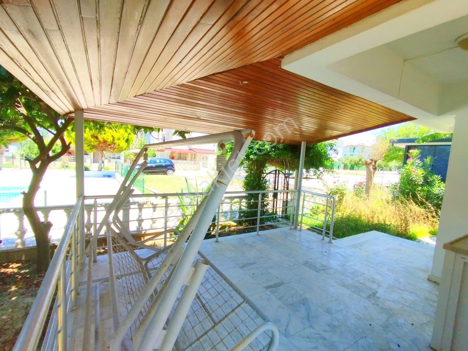 Kuşadası Davutlar Sahil Sitelerinde 4+1 120m2 Eşyalı Tripleks Viila - Görsel 15