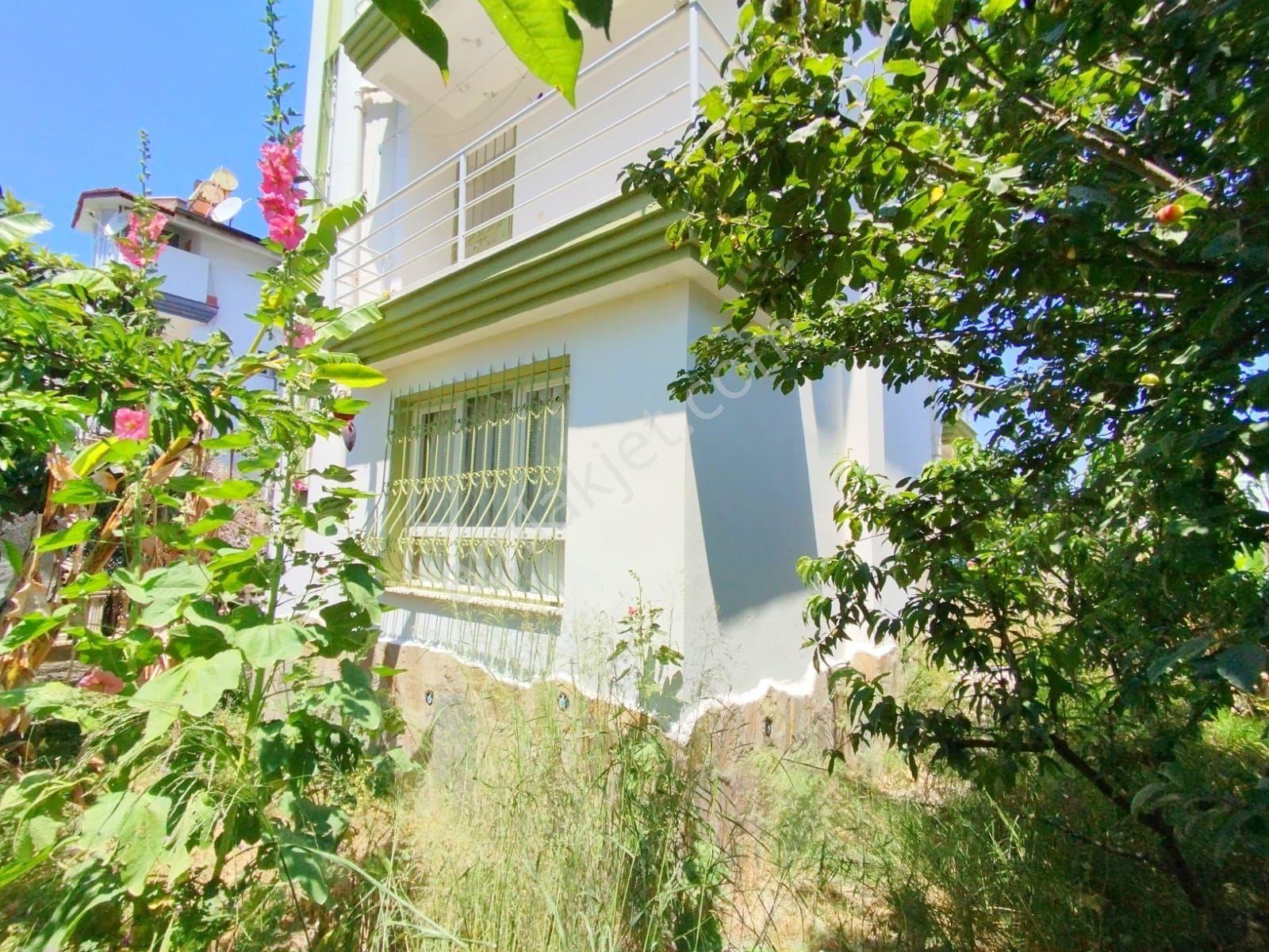 Kuşadası Davutlar Sahil Sitelerinde 4+1 120m2 Eşyalı Tripleks Viila - Görsel 23
