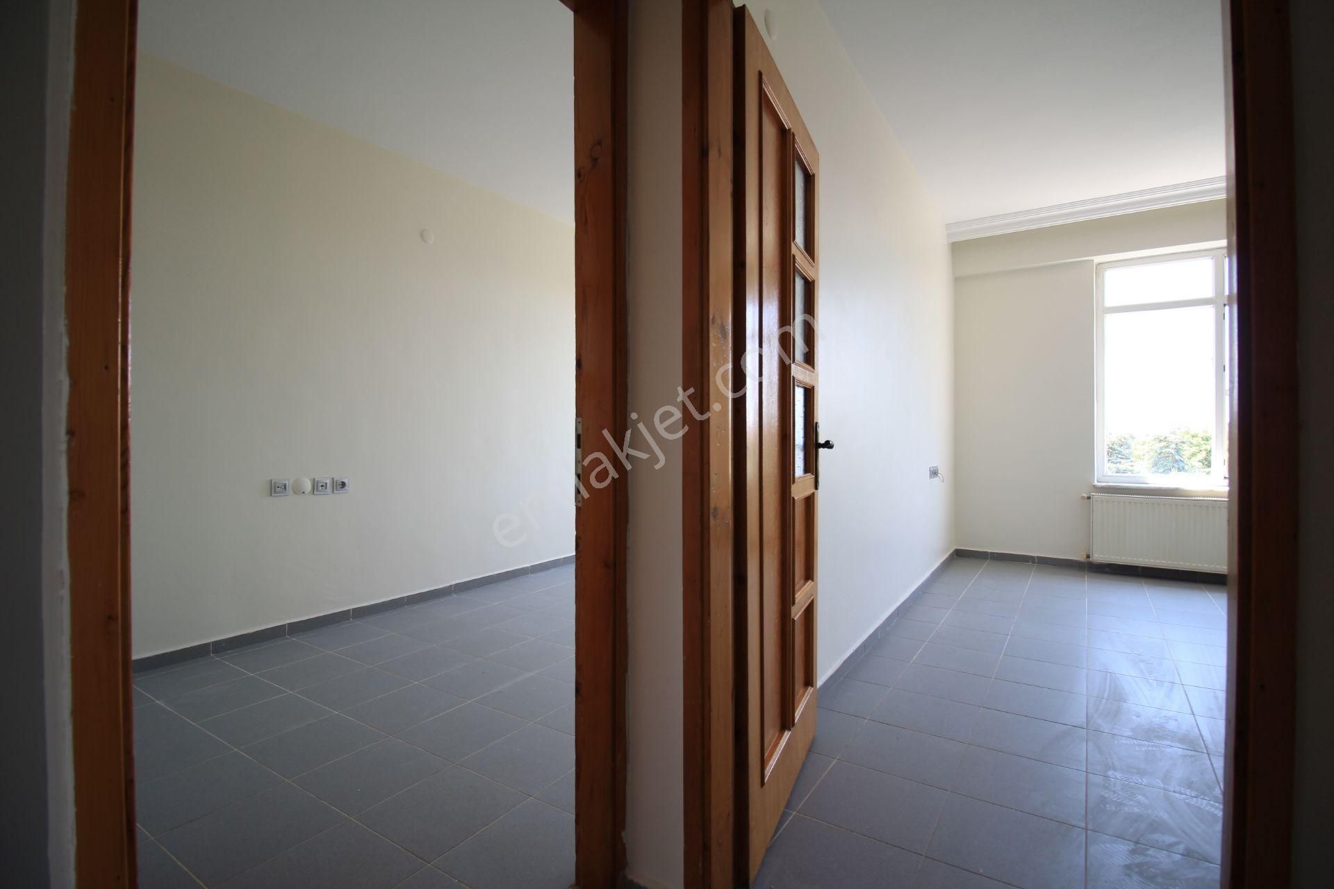 Esgyo'dan Atatürk Cad Üzeri Manzaralı Ve Bakımlı 2+1 Daire - Görsel 8