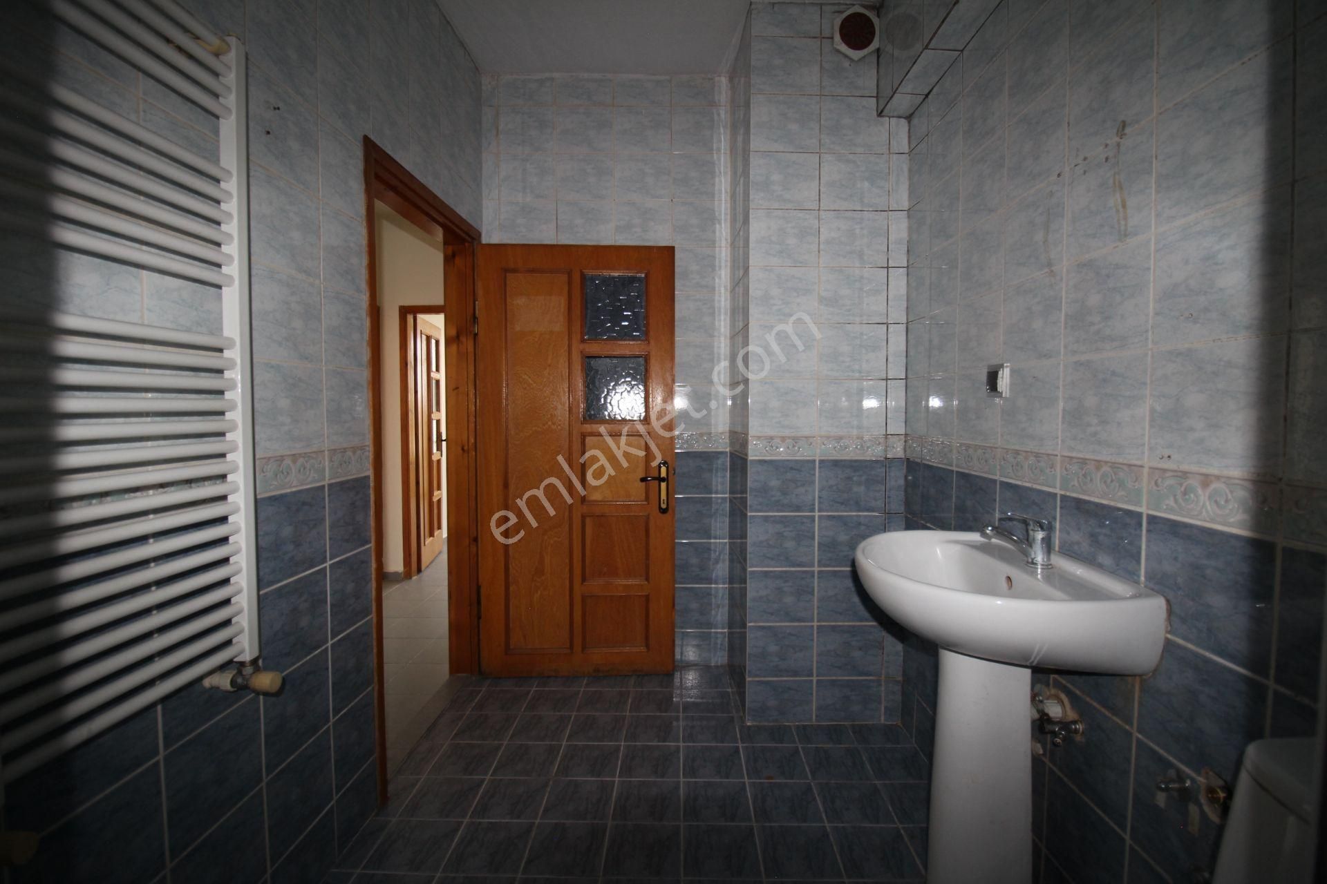 Esgyo'dan Atatürk Cad Üzeri Manzaralı Ve Bakımlı 2+1 Daire - Görsel 17