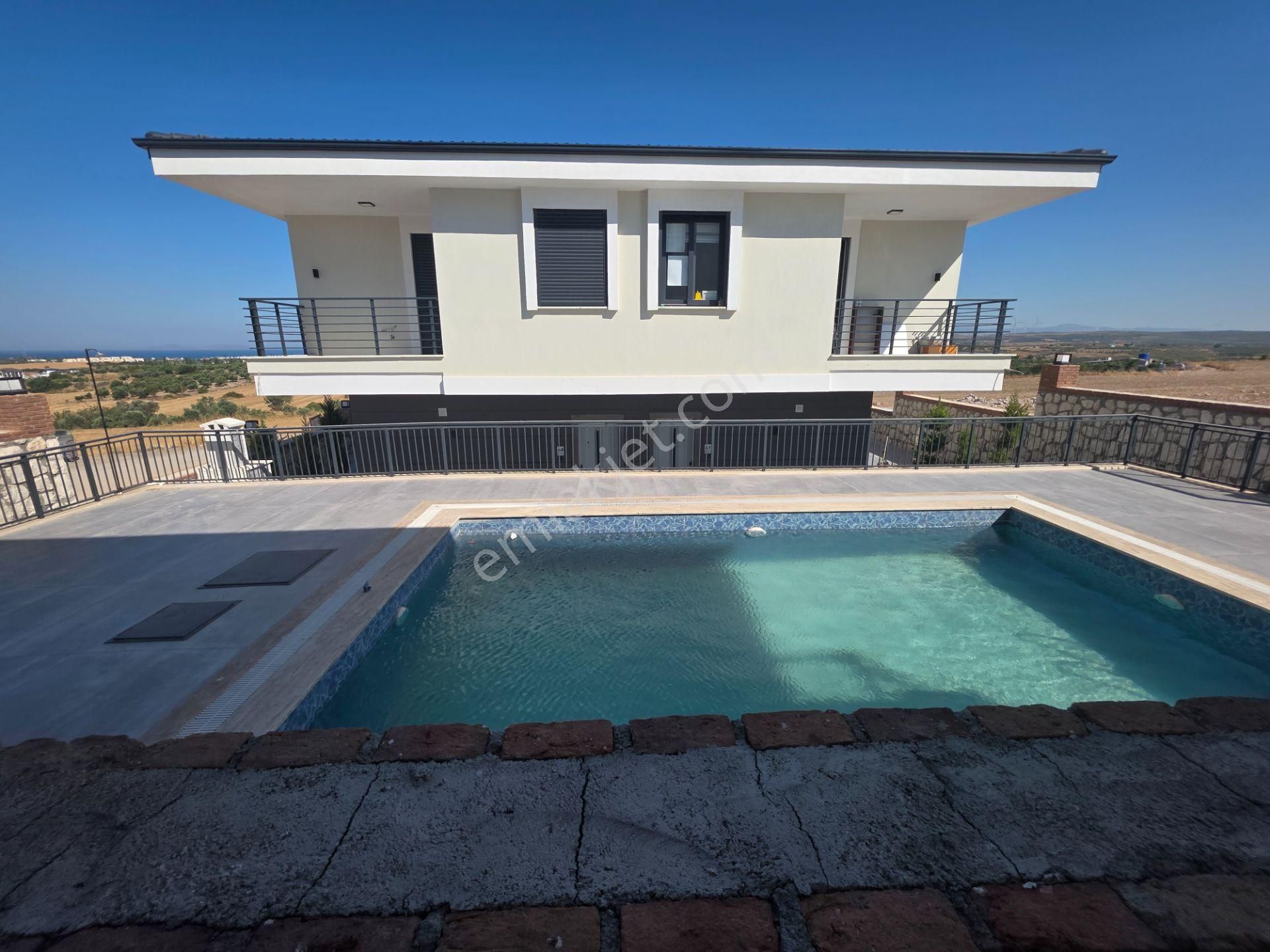 Deniz Manzaralı Havuzlu Sıfır 3+1 Villa