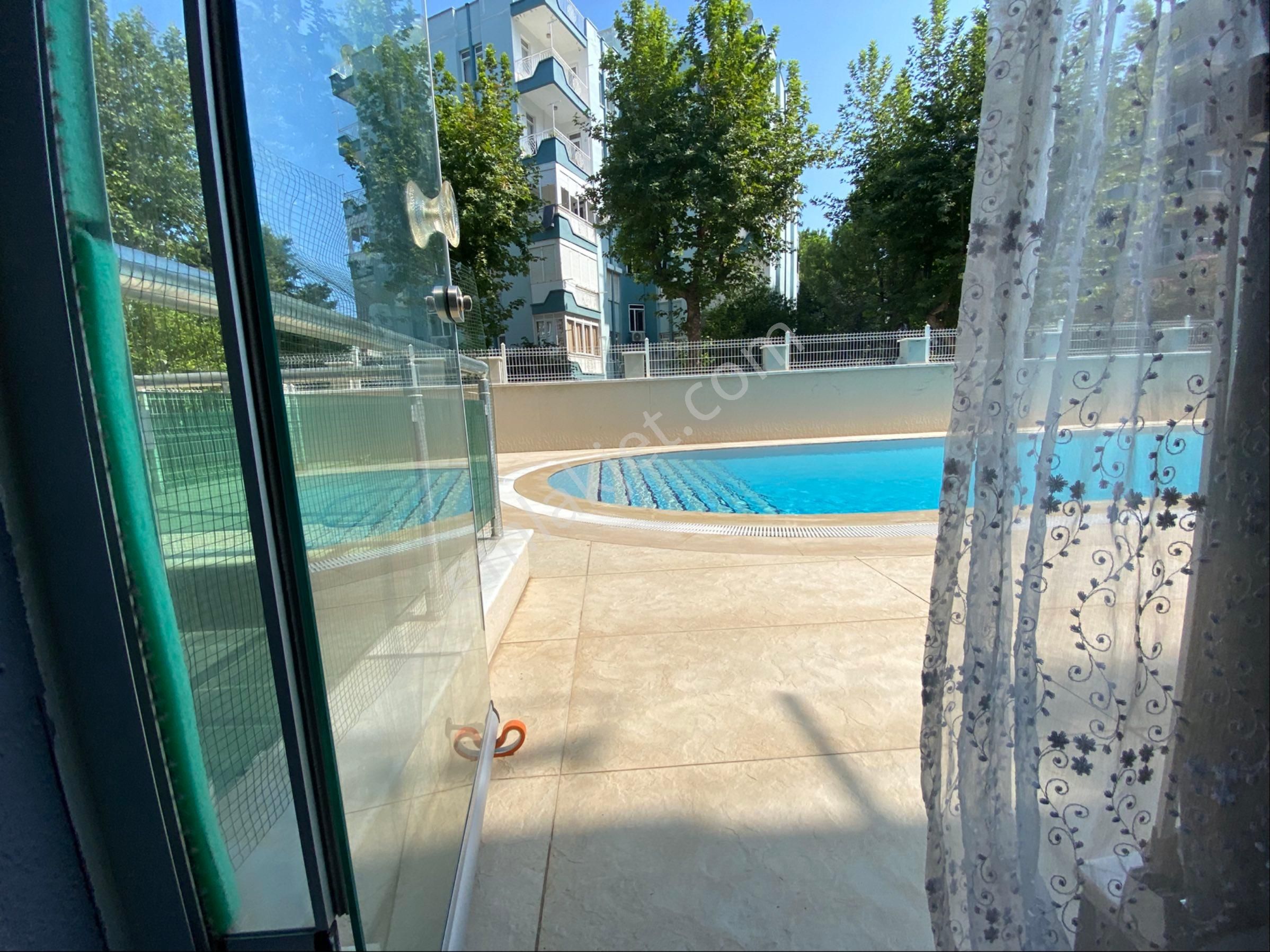 Konyaaltı Hurma Mah Havuzlu Giriş Daire 1+1