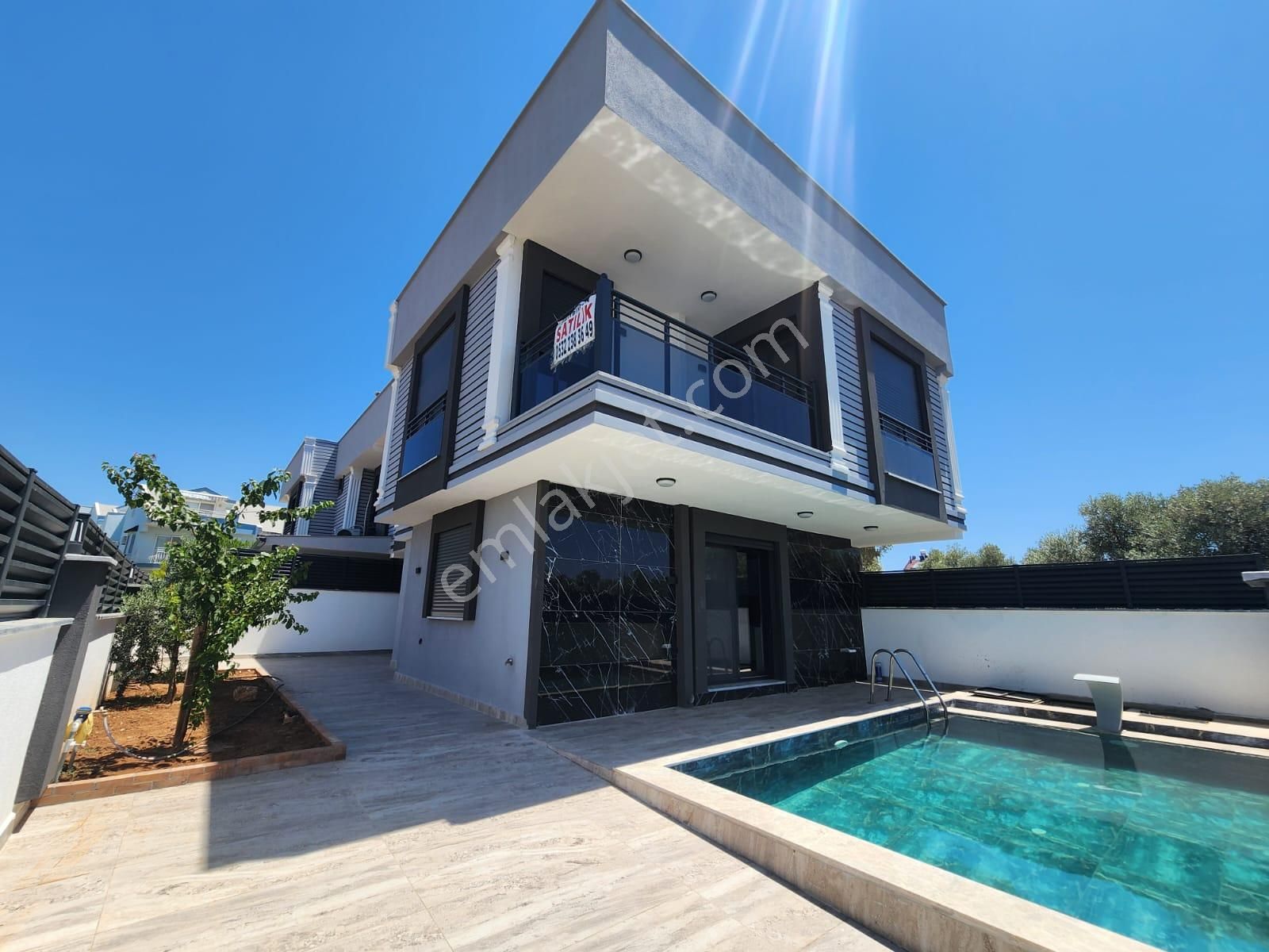 Didim Hisar Mahallesi'nde Ultra Lüks Havuzlu Müstakil Satılık 4+1 Villa
