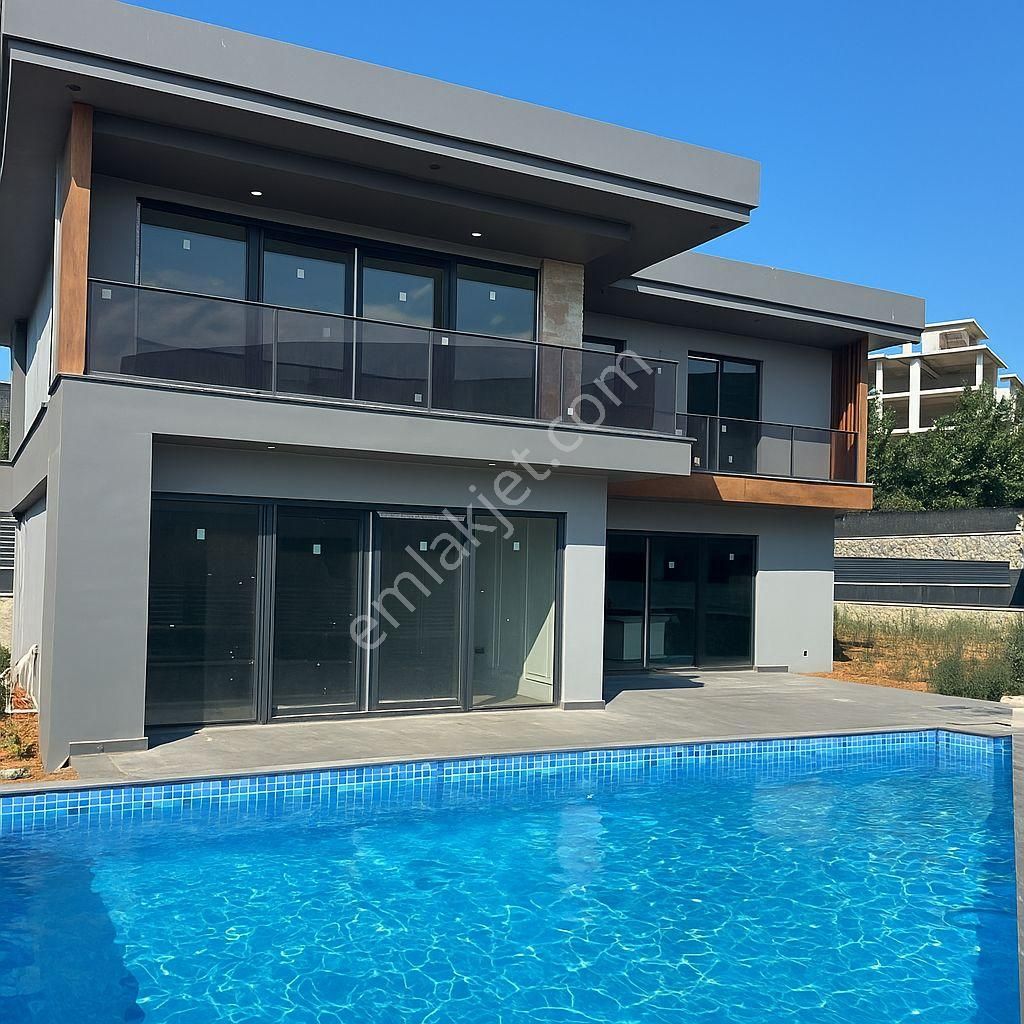 Tuzla Tepeörenin Ultra Lüks Projesi, Özel Dekorlu Satılık Villa