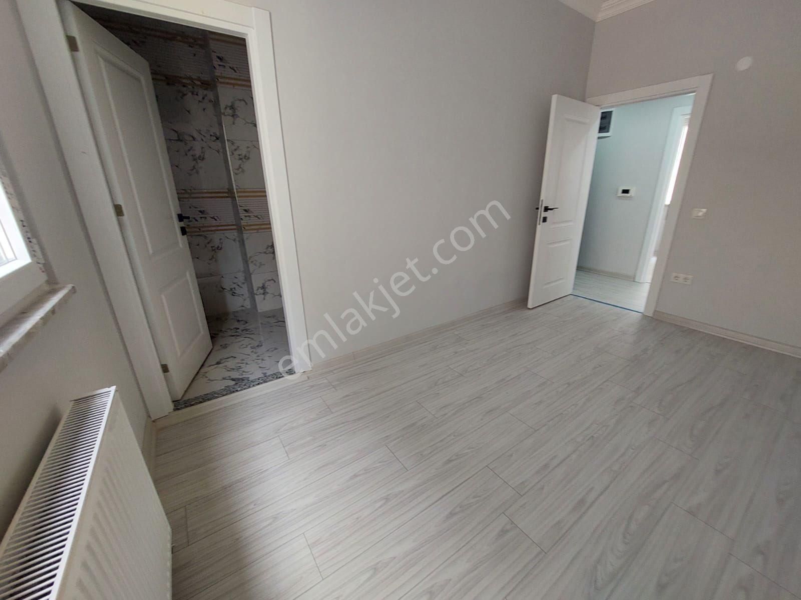 Ümraniye Madenler De Süper Konumlu Satılık Arakat Daire Akkaya Dan