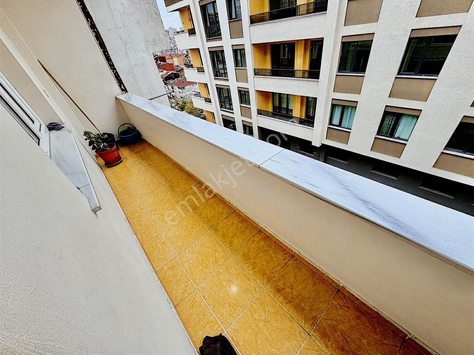 Alaçatı Dan S.gazi Esentepe Mah.nde 250 M2 2008 Yapımı Dubleks - Görsel 21