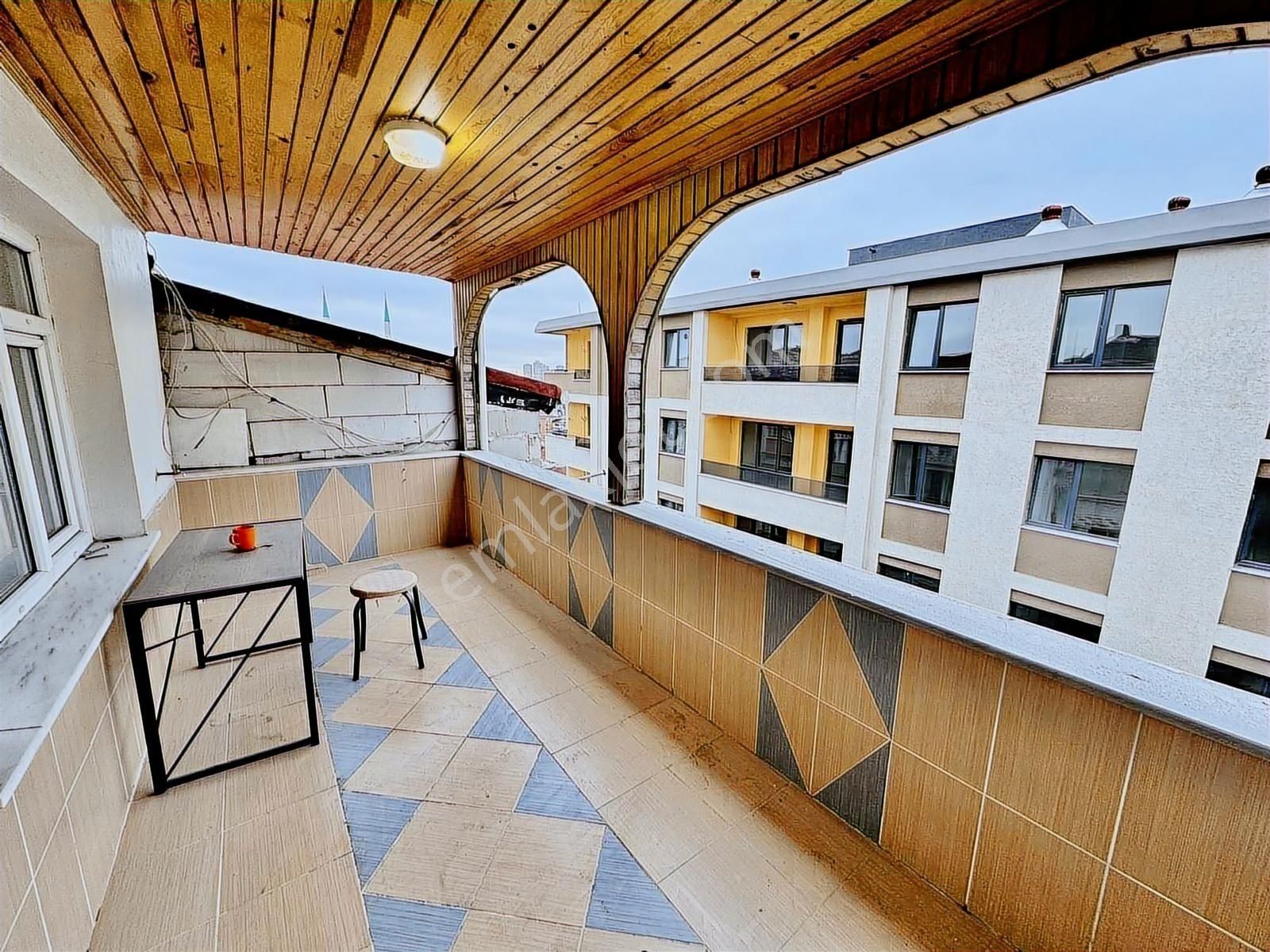 Alaçatı Dan S.gazi Esentepe Mah.nde 250 M2 2008 Yapımı Dubleks - Görsel 16