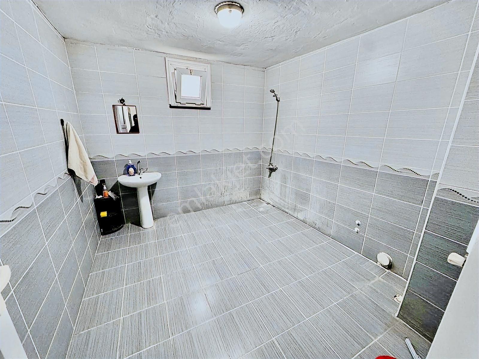 Alaçatı Dan S.gazi Esentepe Mah.nde 250 M2 2008 Yapımı Dubleks - Görsel 34