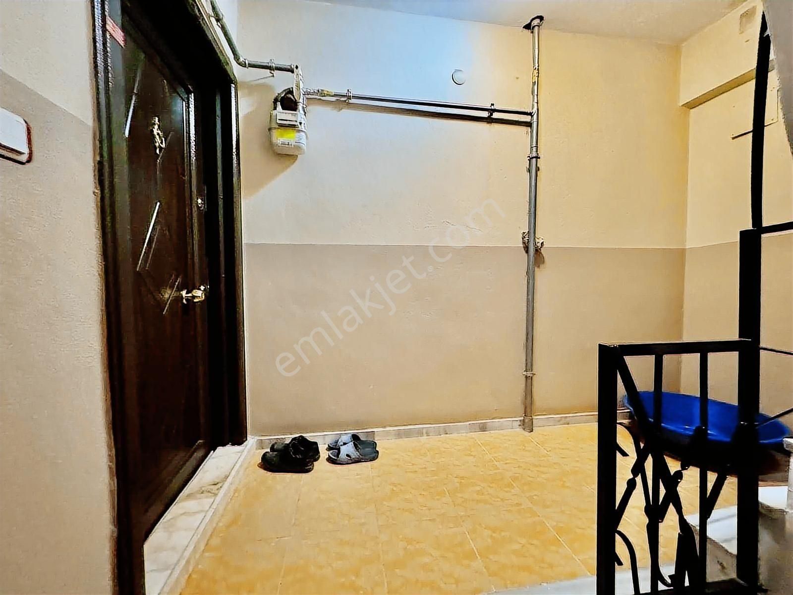 Alaçatı Dan S.gazi Esentepe Mah.nde 250 M2 2008 Yapımı Dubleks - Görsel 2