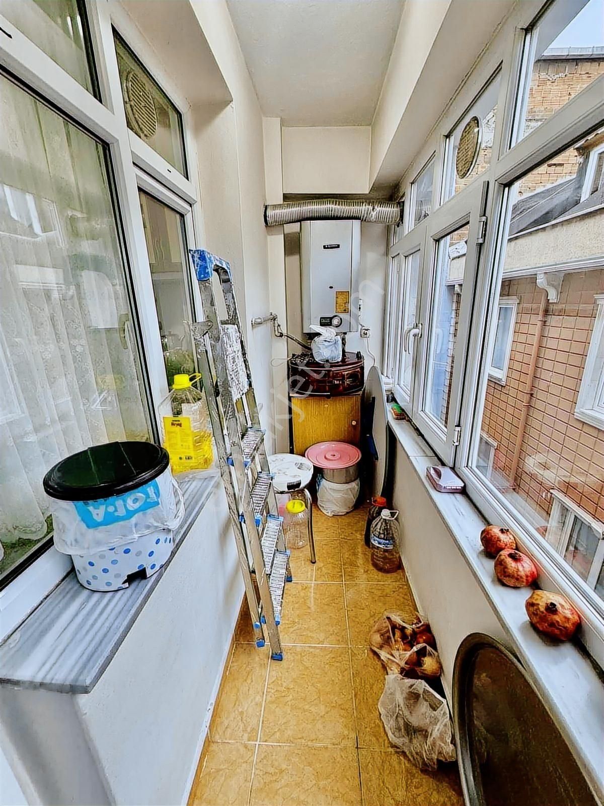 Alaçatı Dan S.gazi Esentepe Mah.nde 250 M2 2008 Yapımı Dubleks - Görsel 15