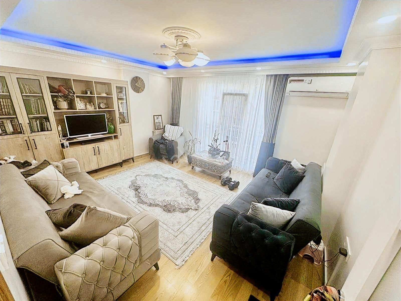 Alaçatı Dan 50. Yıl Mah'nde Sıfır Ayarında 1.kat 2+1 Süper Daire