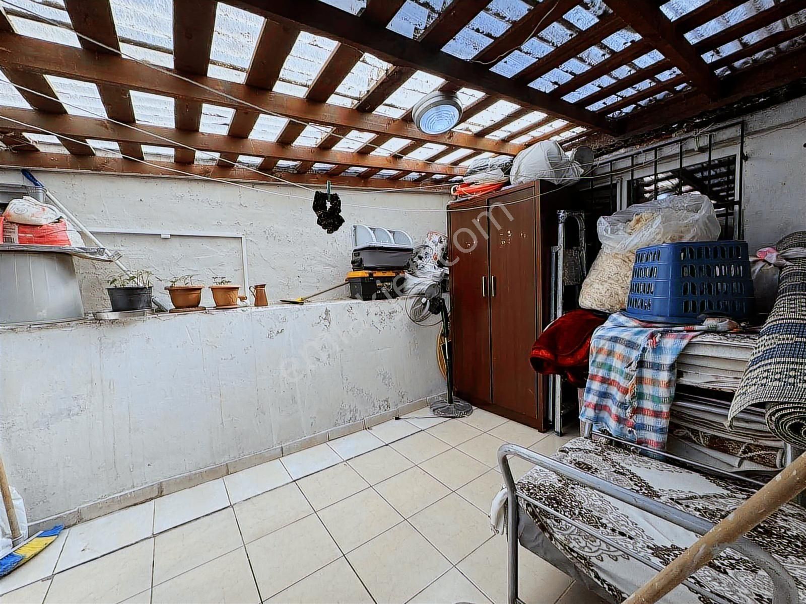 Alaçatı Dan Yunusemre Mah'nde Önü Arkası Bahçeli Hisseli Daire - Görsel 31