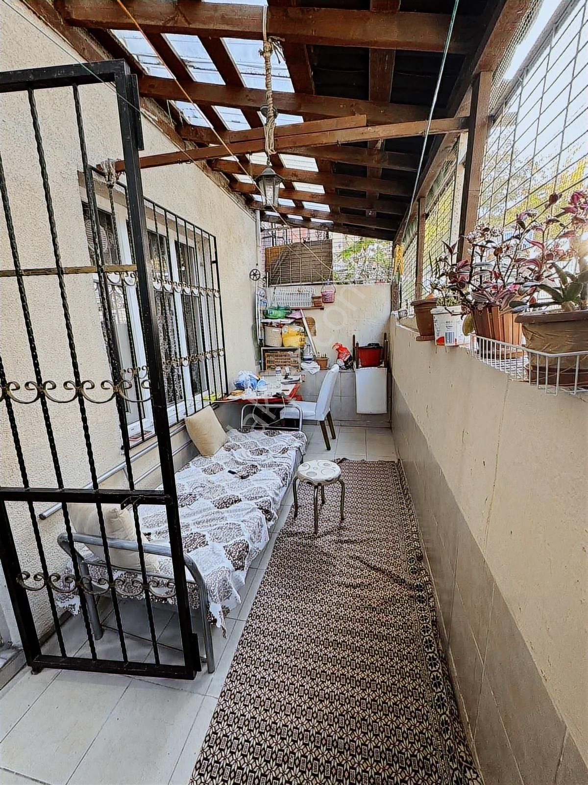 Alaçatı Dan Yunusemre Mah'nde Önü Arkası Bahçeli Hisseli Daire - Görsel 3