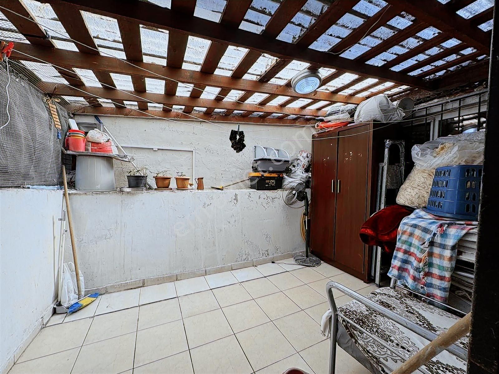 Alaçatı Dan Yunusemre Mah'nde Önü Arkası Bahçeli Hisseli Daire - Görsel 6