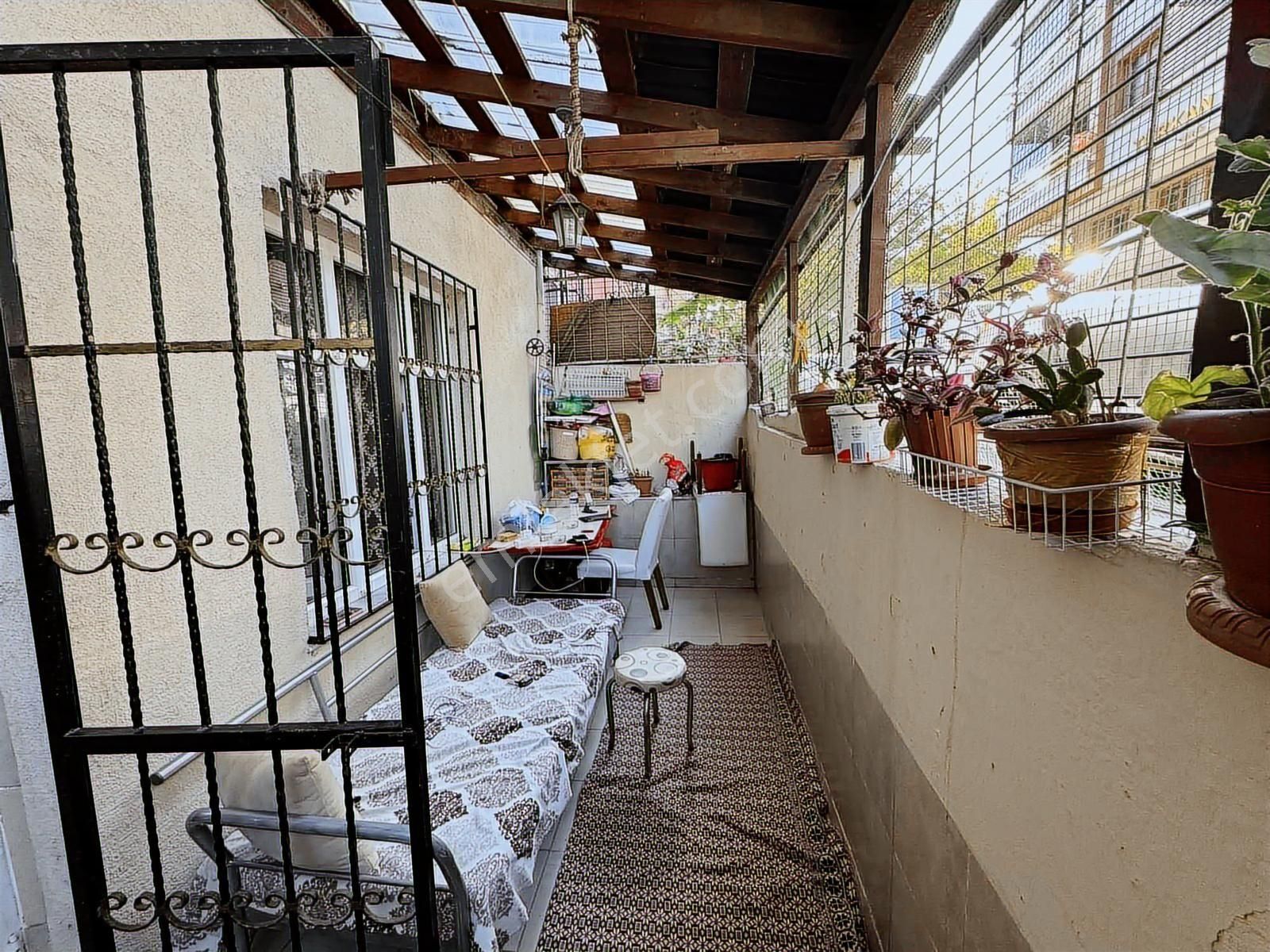 Alaçatı Dan Yunusemre Mah'nde Önü Arkası Bahçeli Hisseli Daire - Görsel 24