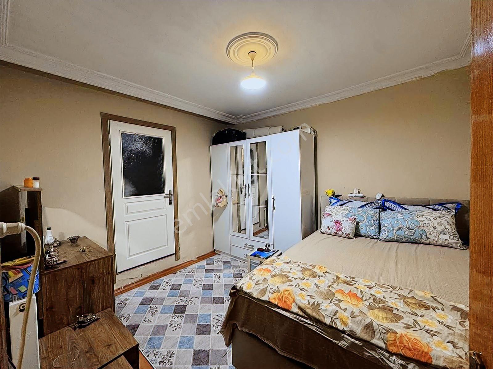 Alaçatı Dan Yunusemre Mah'nde Önü Arkası Bahçeli Hisseli Daire - Görsel 2