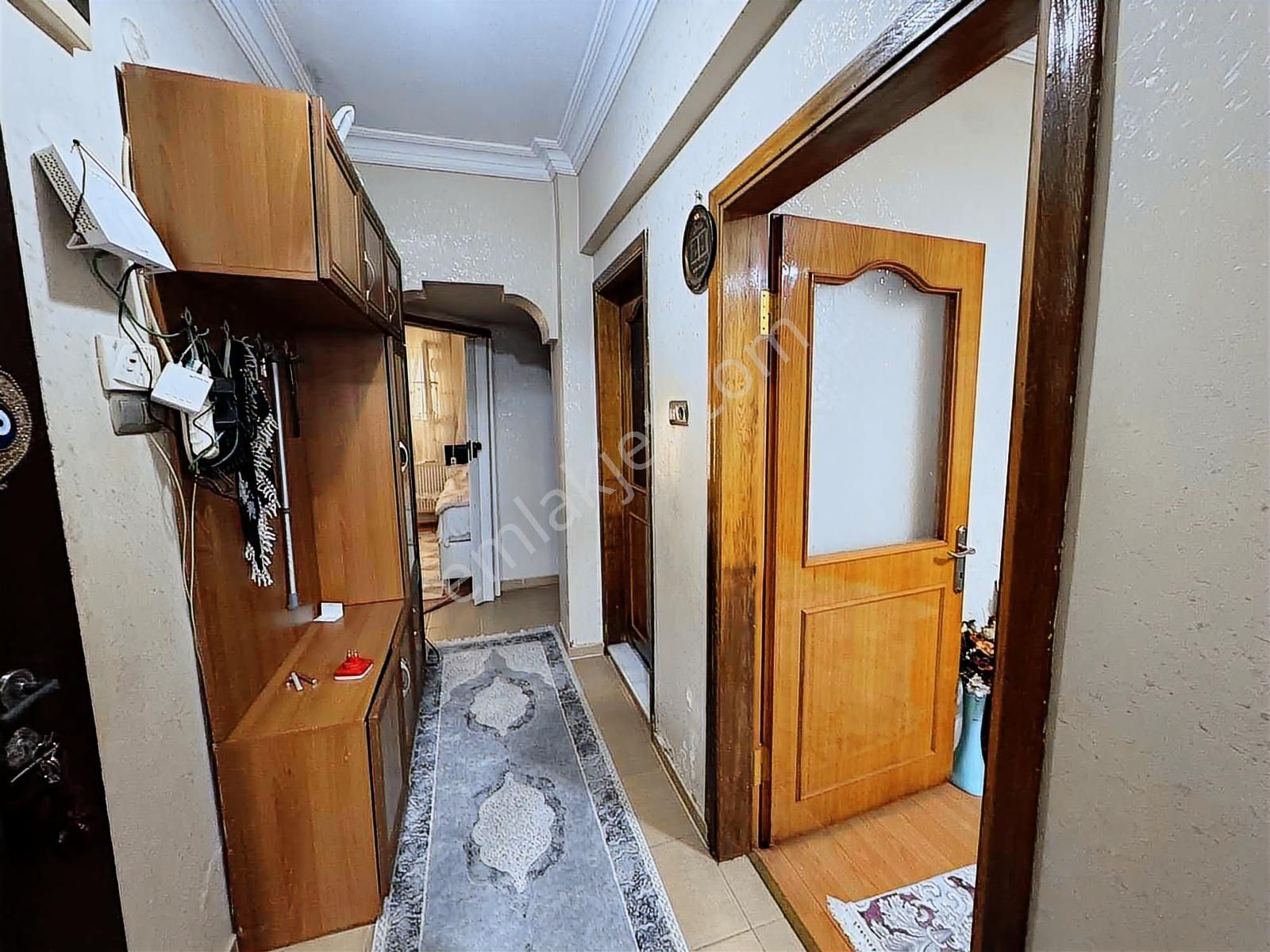 Alaçatı Dan Yunusemre Mah'nde Önü Arkası Bahçeli Hisseli Daire - Görsel 9