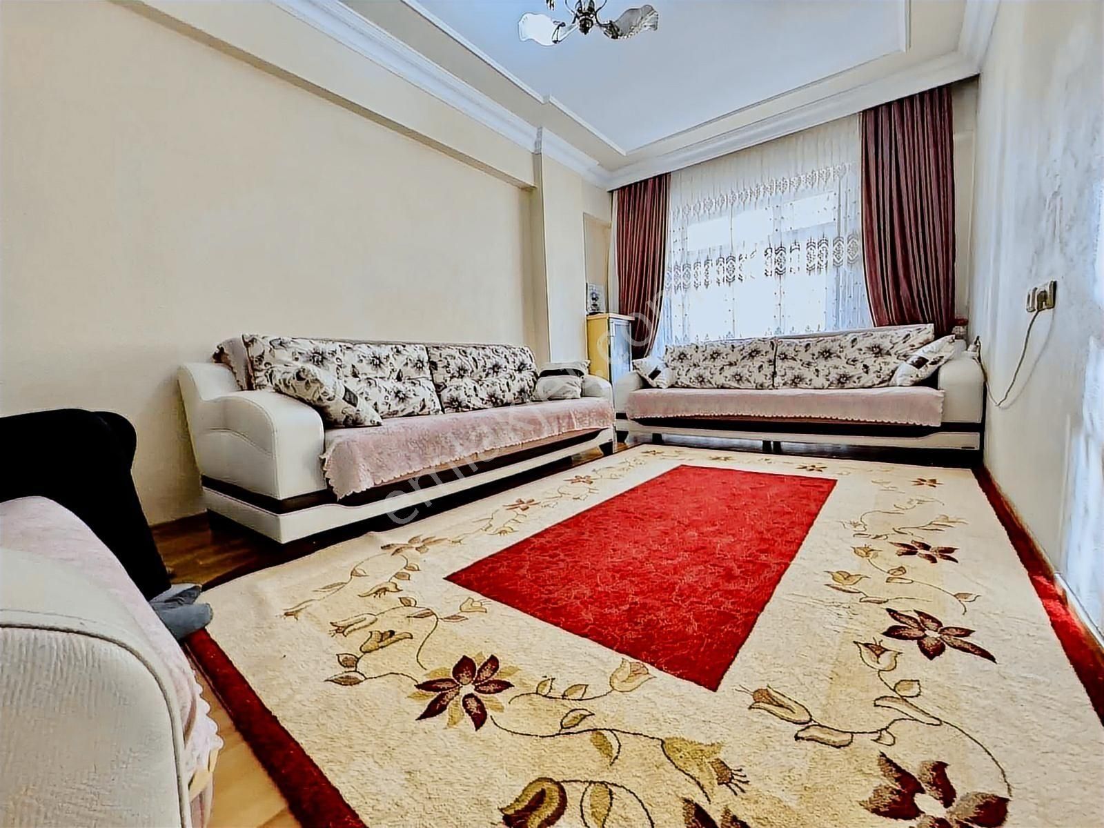 Alaçatı Dan S.gazi Esentepe Mah'nde 110 M2 2+1 2007 Yapımı Daire