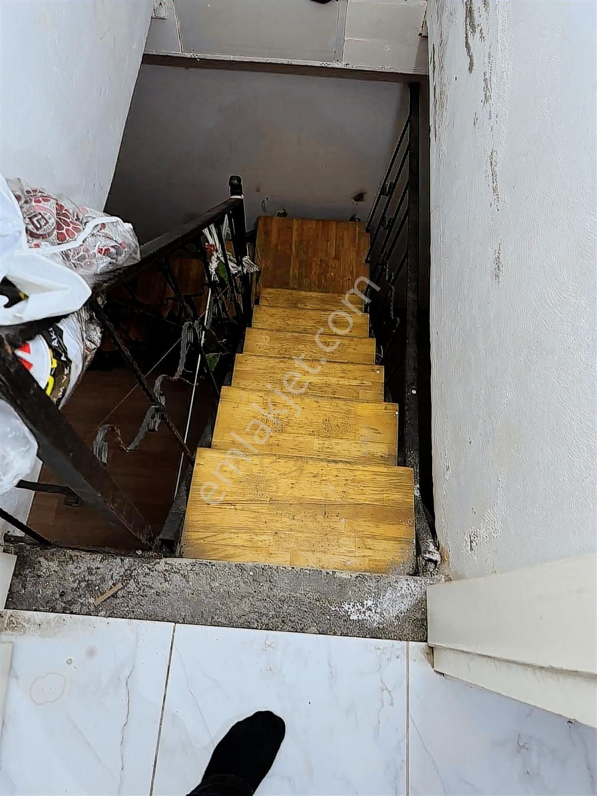 Alaçatı Dan Esentepe Mah'nde 10 Yaş.180 M2 Ters Dubleks Daire - Görsel 2