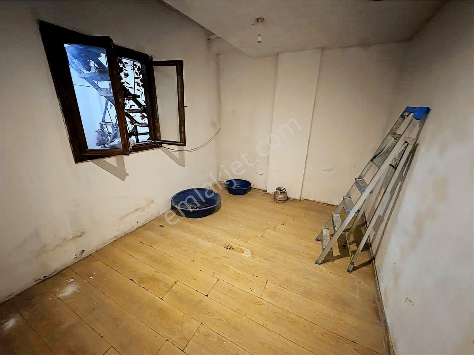 Alaçatı Dan Esentepe Mah'nde 10 Yaş.180 M2 Ters Dubleks Daire - Görsel 4