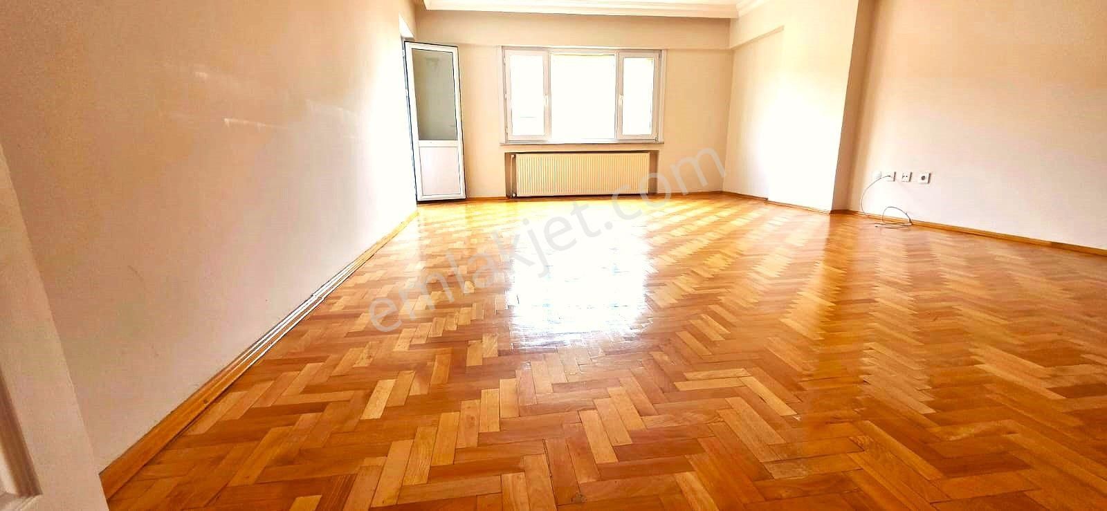 Ümraniye Uğur Belde Sitesinde , 3+1 , 140 M2 , Arakat Daire