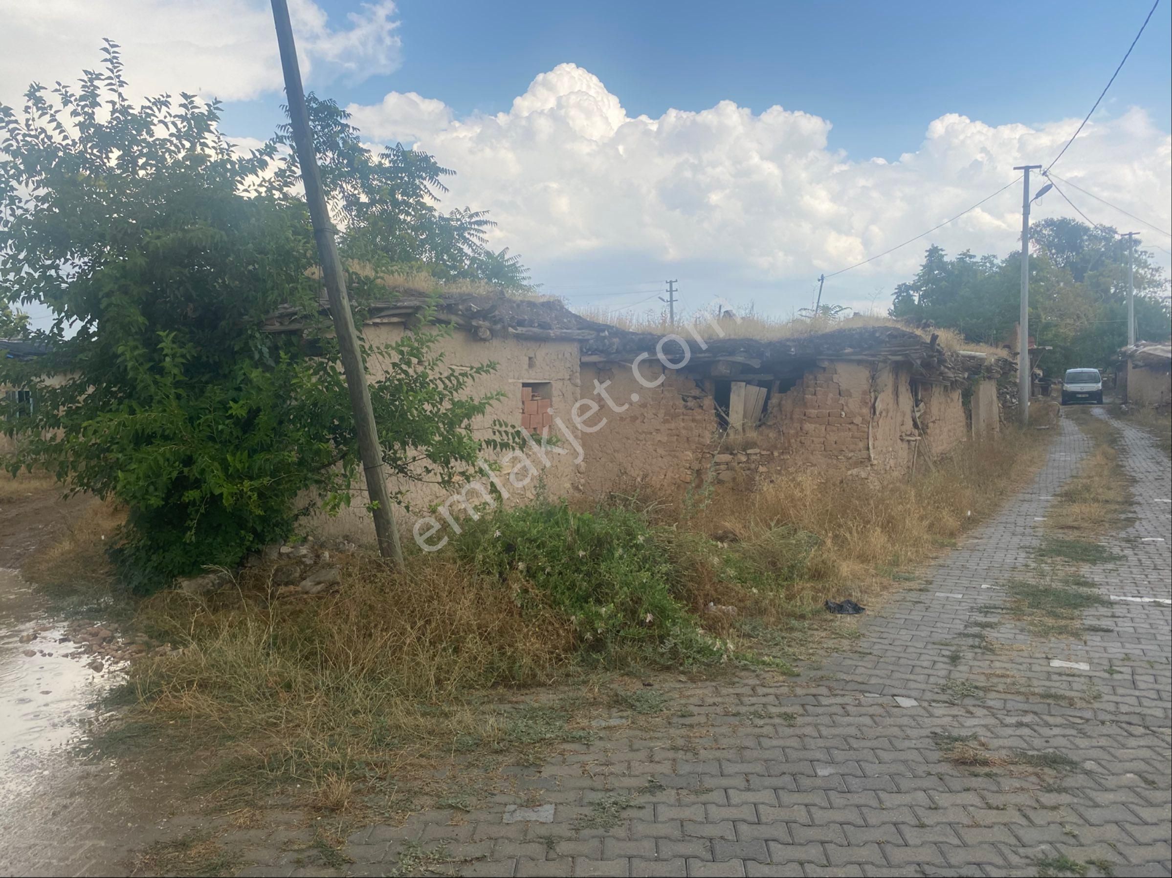 Sapçılar’da Satılık Köy Evi
