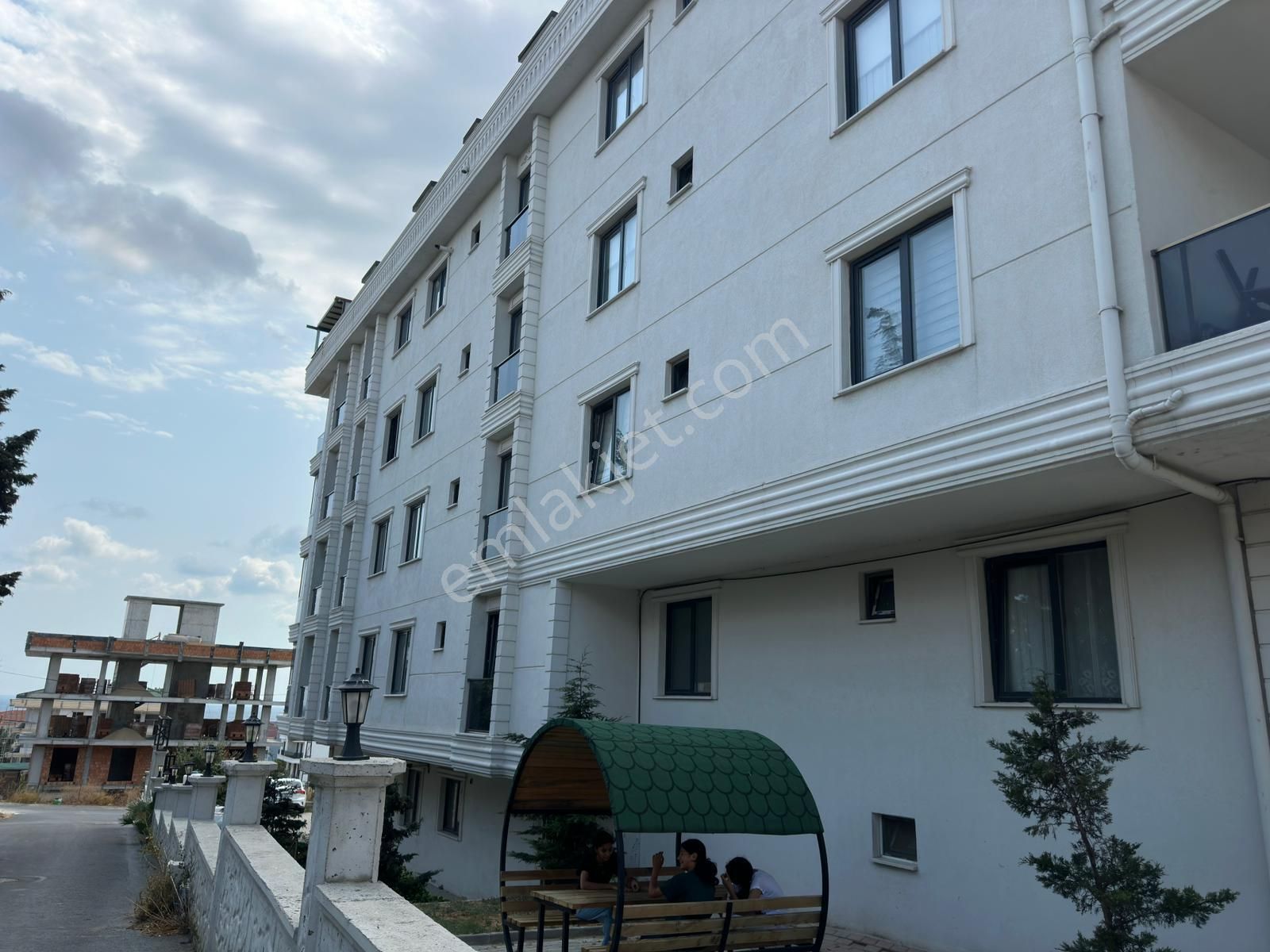 Büyükçekmece Kamiloba Merkezde Geniş Ferah Kiralık 3+1