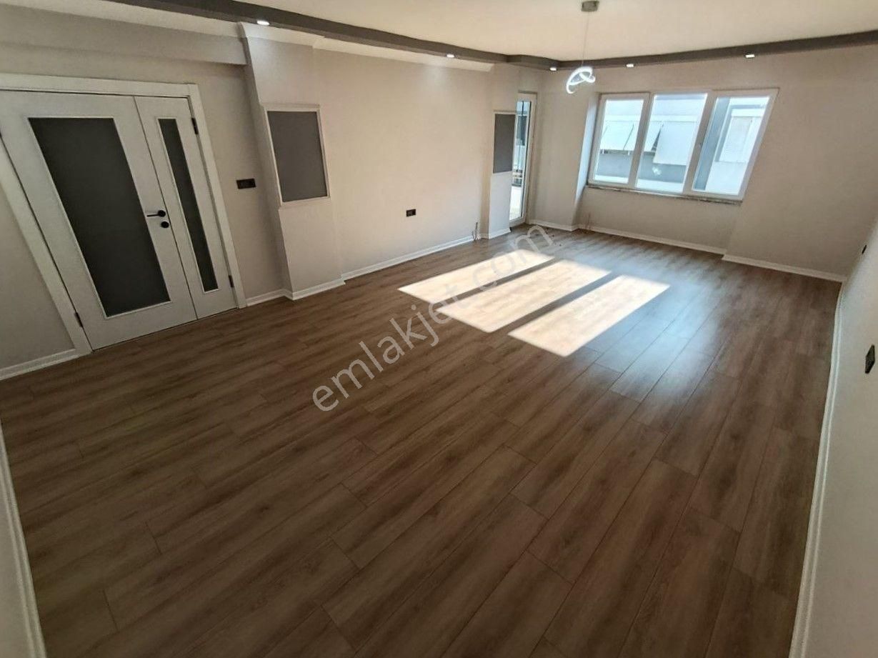Altınkumda Doğalgazlı Asansörlü Kapalı Otoparklı Full Yapılı 3+1