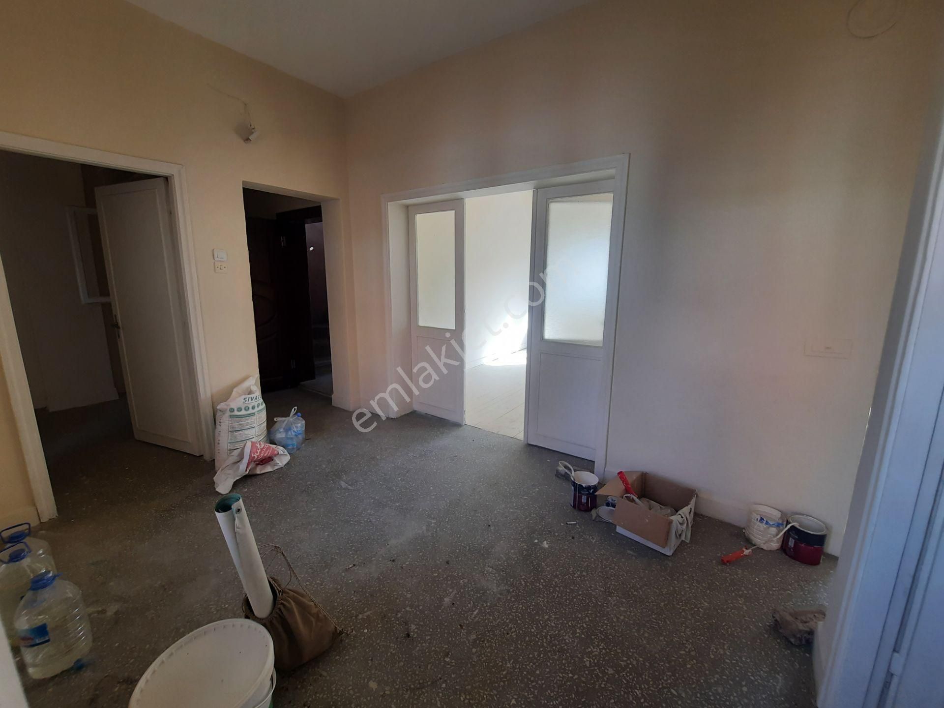 Cumhuriyette, Cadde Üzeri, 3 Katlı Bina… - Görsel 5