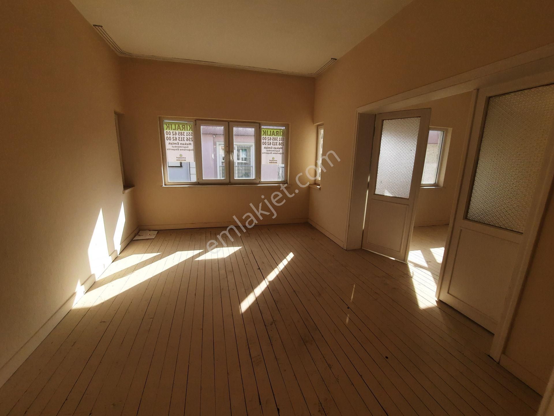 Cumhuriyette, Cadde Üzeri, 3 Katlı Bina… - Görsel 2