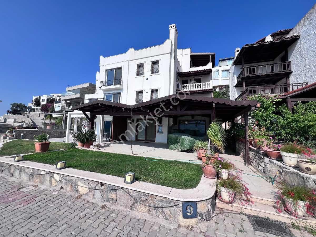 Bodrum Gündoğan 12 Evler Sitesinde Özel Plaja Sahip Satılık Villa