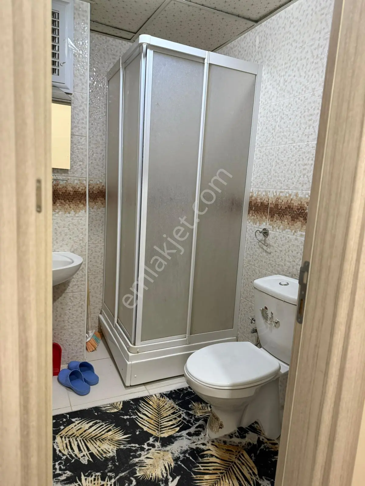 Satılık 1+1 Daire Eşyalı Şu Anda Tadilat Yapılıyor Lüks Bir Şekilde Yapılacaktır Bina Yaşı 6 - Görsel 4