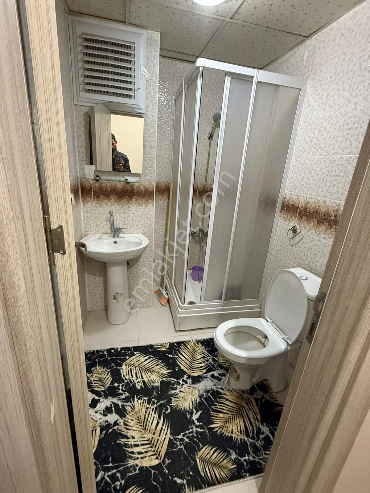 Satılık 1+1 Daire Eşyalı Şu Anda Tadilat Yapılıyor Lüks Bir Şekilde Yapılacaktır Bina Yaşı 6 - Görsel 8
