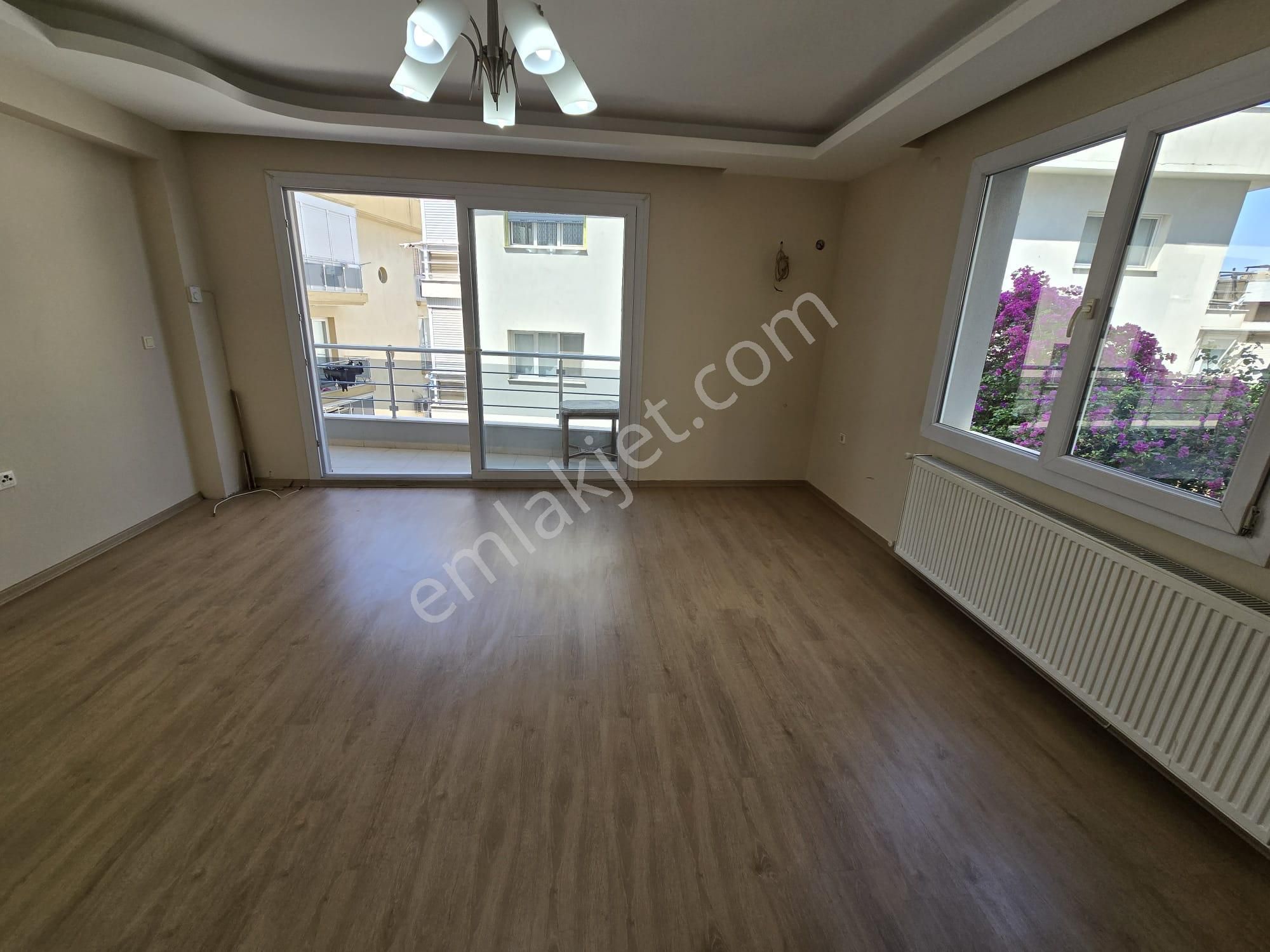 Balçovada Yeni Binada Metro Yakını Doğalgazlı Kiralık 3+1 Daire