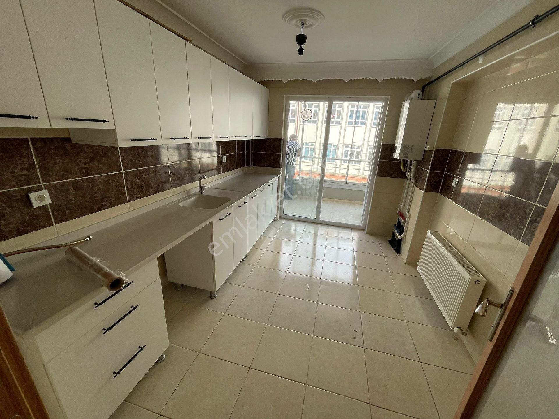 Beşikkaya Peyami Tepe Okul Yanı Asansörlü 2.kat 3+1 G.cephe Kombi C.balkon Full