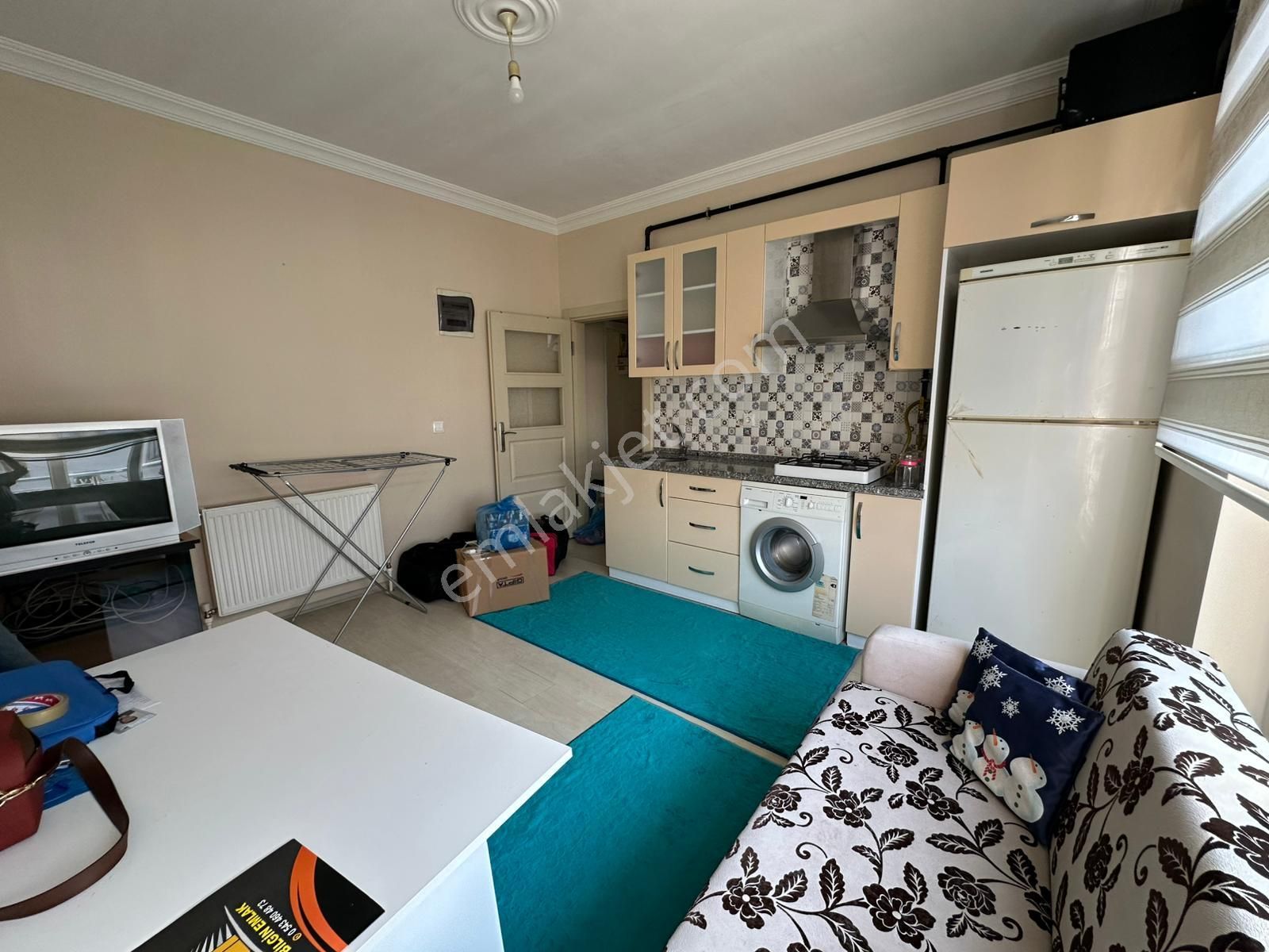 Bilgin Emlaktan Merkezi Konumda Full Eşyalı Depozitosuz Kiralık 1+1 Daire