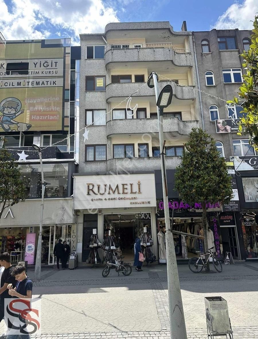 Adapazarı Merkez Çark Caddesinde 3.kat 3+1 - 150 M² Geniş Daire