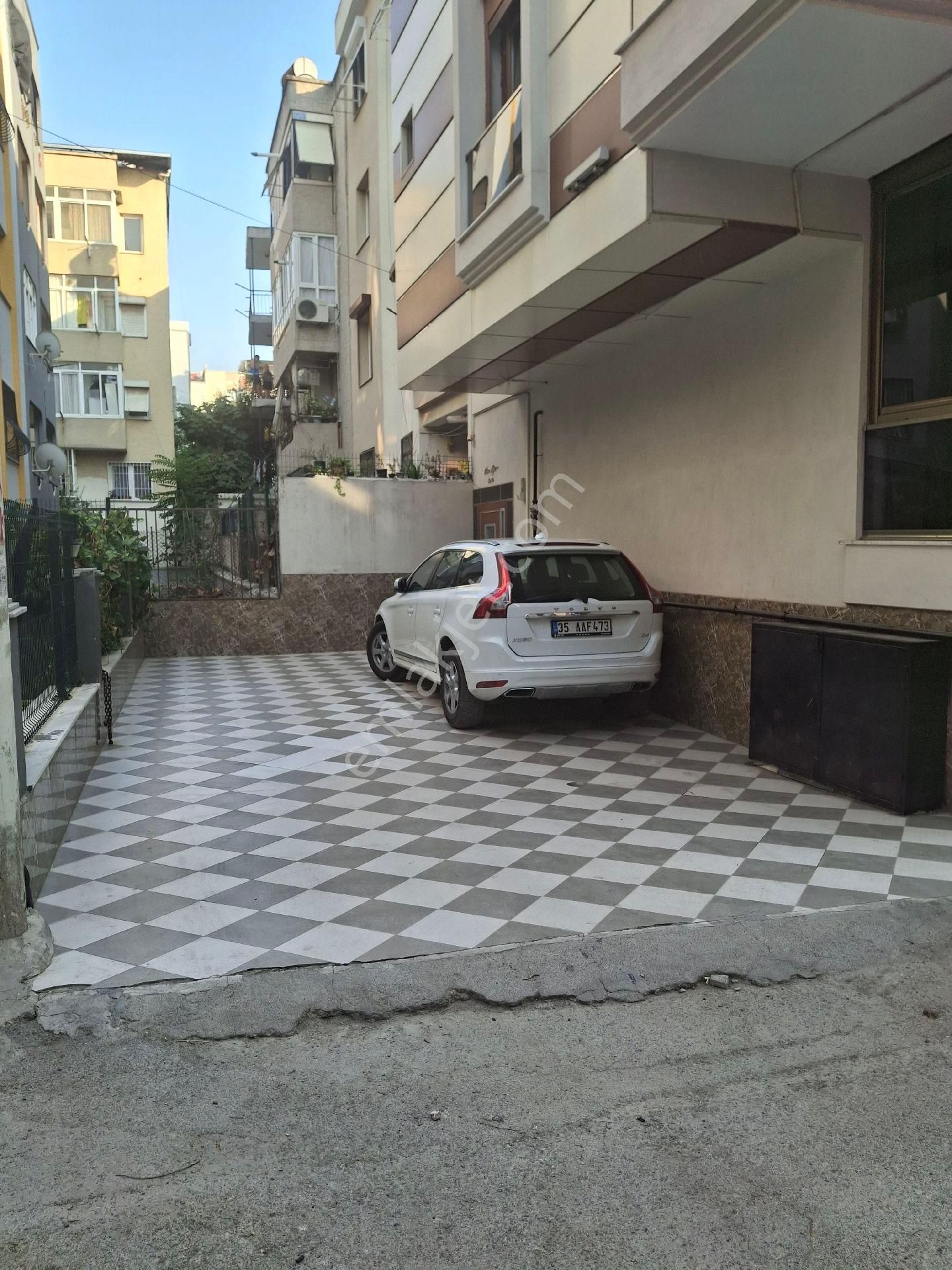 Buca Hürriyet Mahallesinde Satılık Arakat 3+1 Doğalgazlı Geniş Ferah Bir Daire - Görsel 6