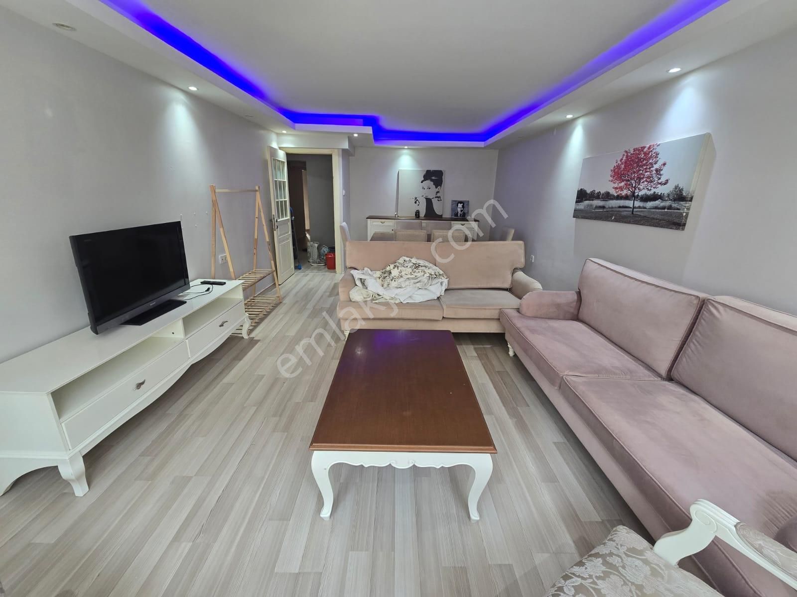 Balçovada Ata Caddesinde Doğalgazlı, Asansörlü, Eşyalı Kiralık 3+1 Daire